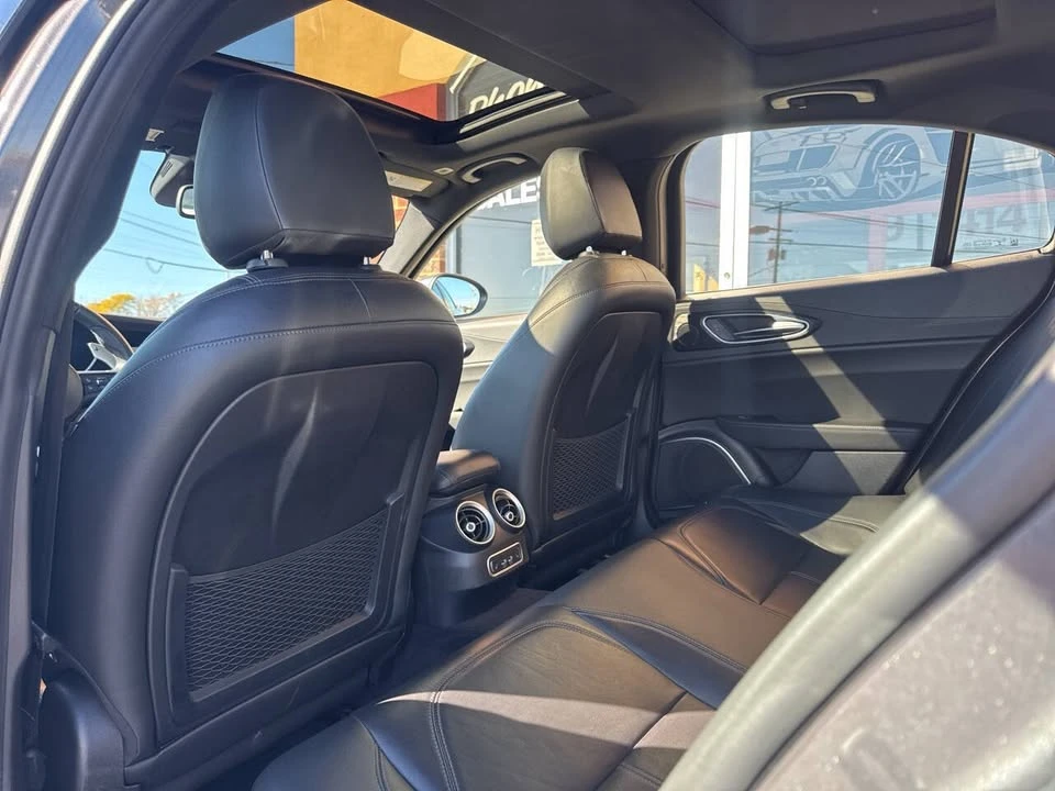 2023 Alfa Romeo Giulia - Image 12 of 19