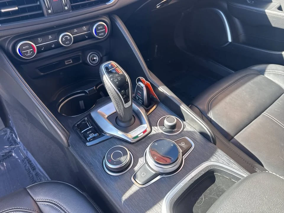 2023 Alfa Romeo Giulia - Image 15 of 19