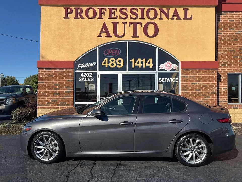 2023 Alfa Romeo Giulia - Image 2 of 19