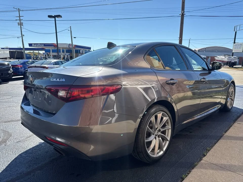 2023 Alfa Romeo Giulia - Image 5 of 19