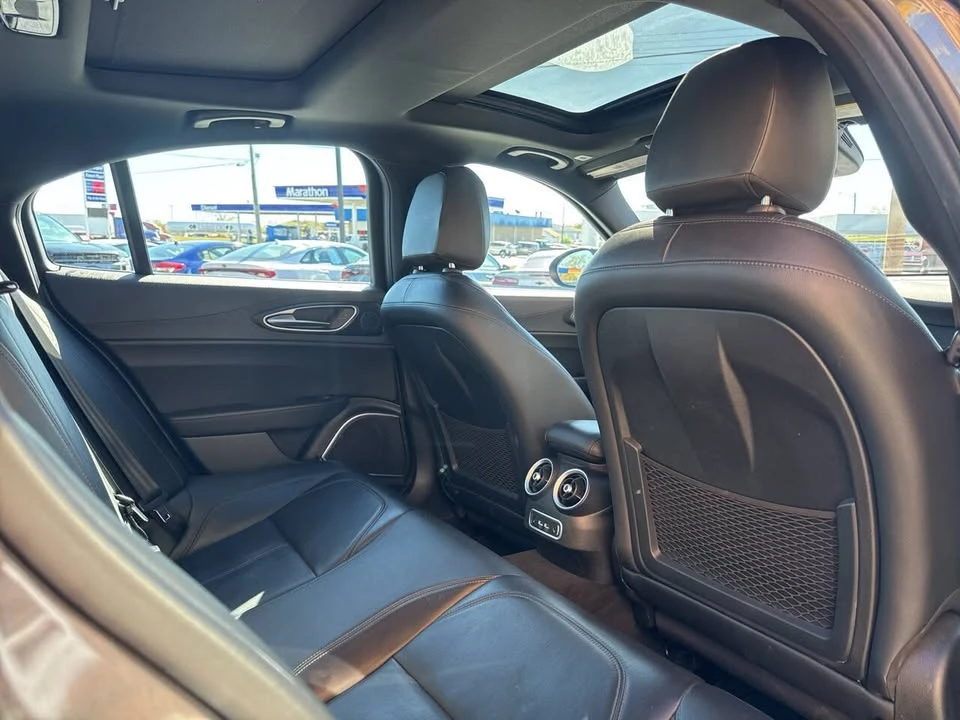 2023 Alfa Romeo Giulia - Image 9 of 19