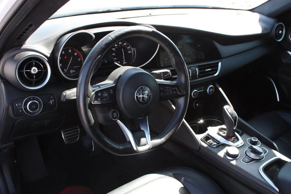 2023 Alfa Romeo Giulia - Image 3 of 5