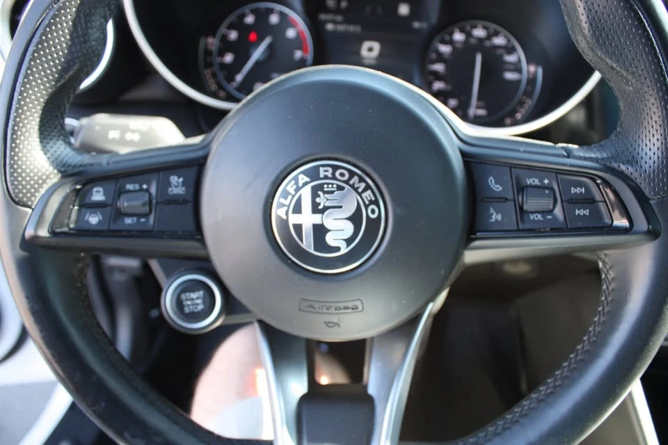2023 Alfa Romeo Giulia - Image 2 of 5