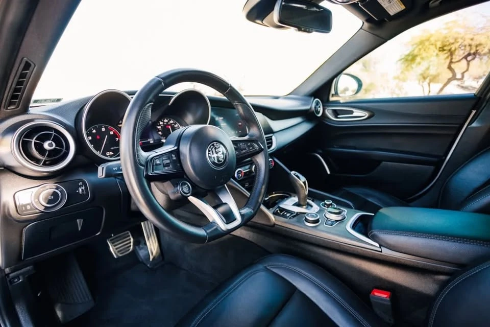 2023 Alfa Romeo Giulia - Image 12 of 20