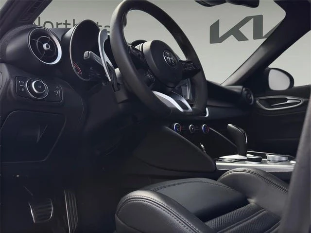 2023 Alfa Romeo Giulia - Image 8 of 20