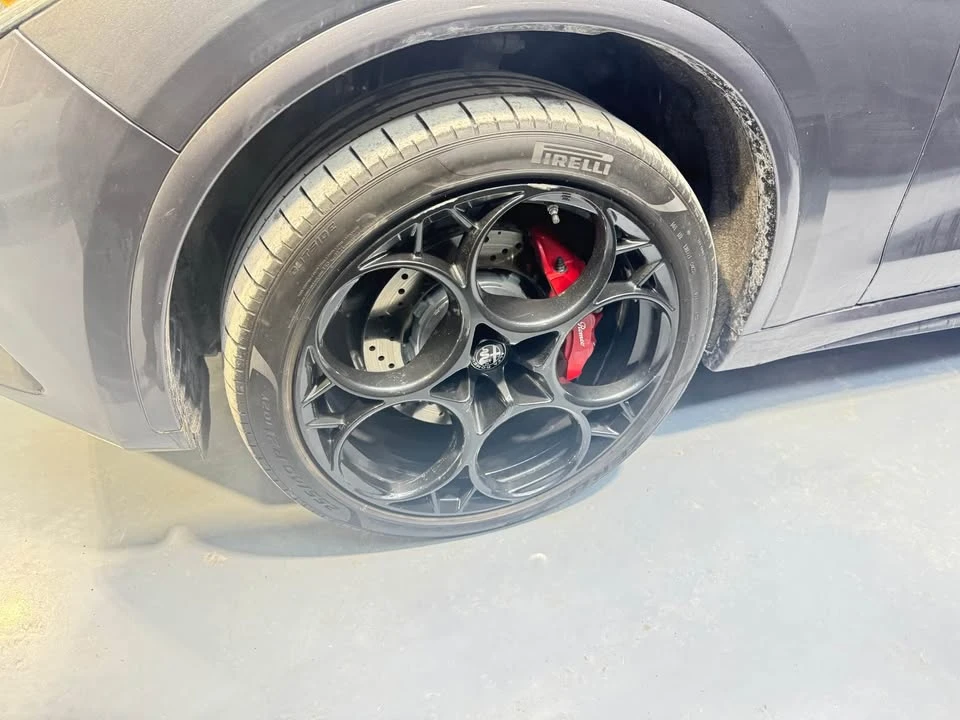 2023 Alfa Romeo Stelvio - Image 2 of 7