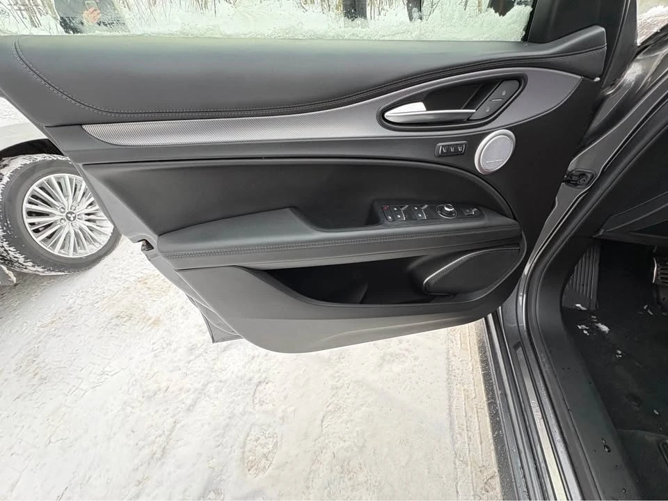 2023 Alfa Romeo Stelvio - Image 8 of 10