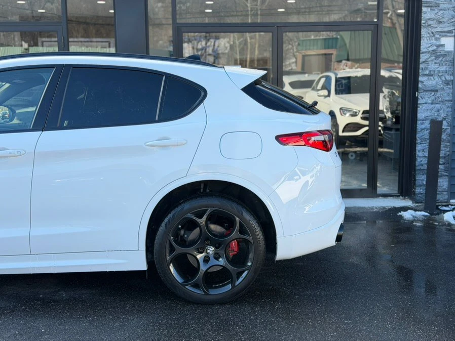 2023 Alfa Romeo Stelvio - Image 10 of 20