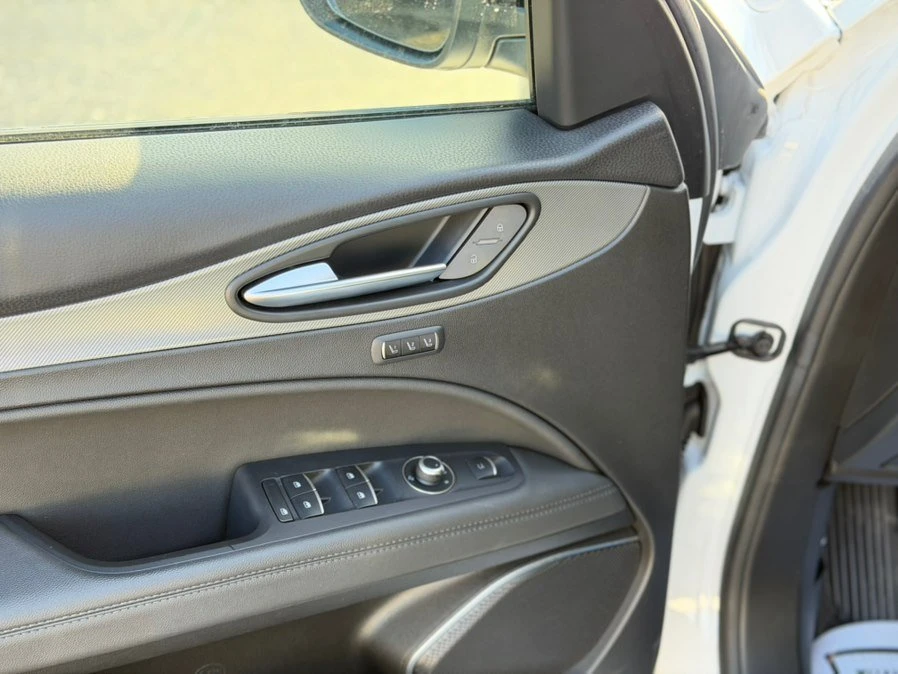 2023 Alfa Romeo Stelvio - Image 14 of 20