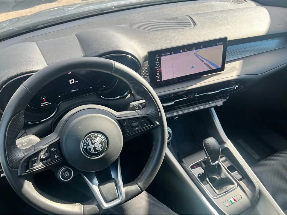 2023 Alfa Romeo Tonale - Image 5 of 10