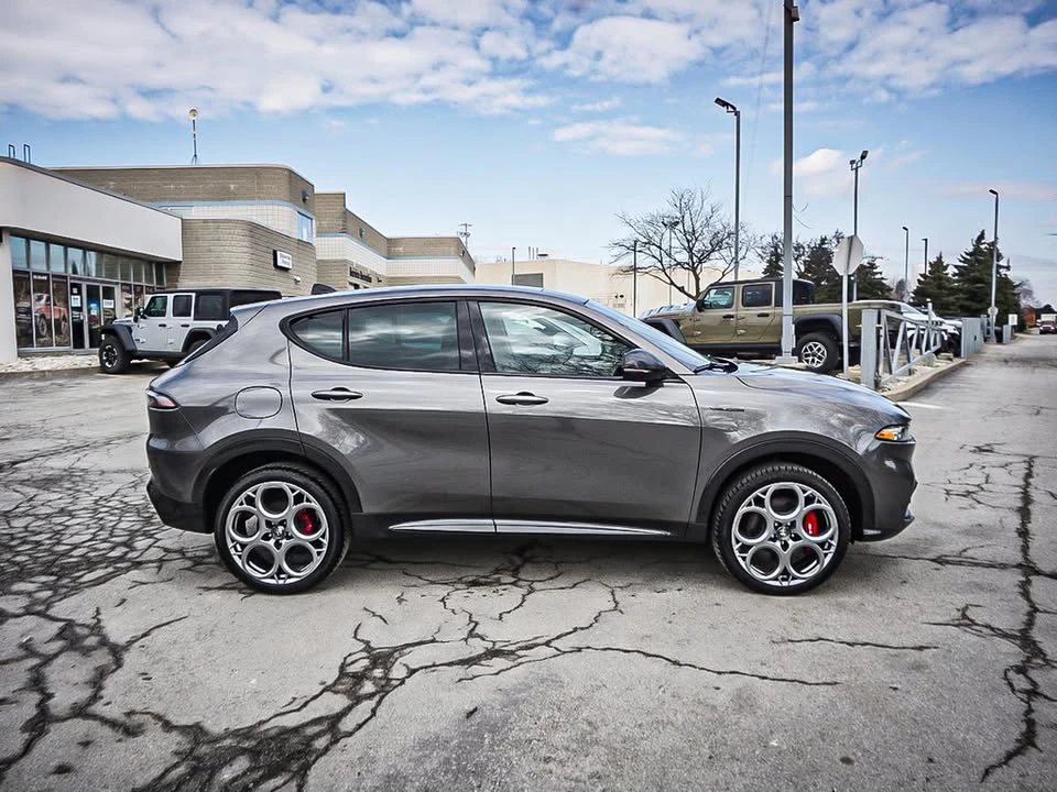 2023 Alfa Romeo Tonale - Image 5 of 12
