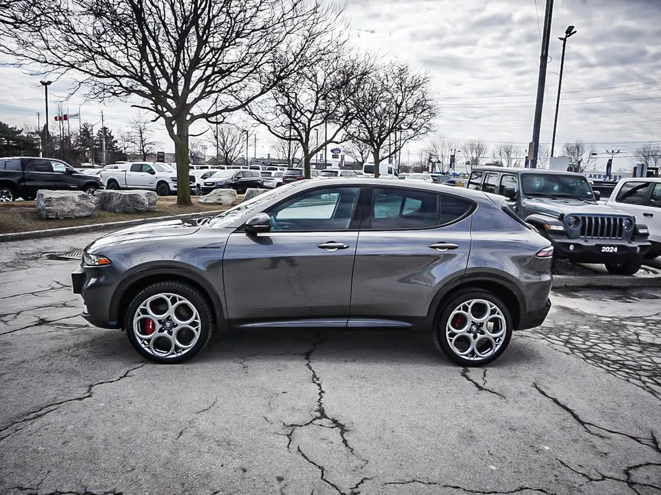2023 Alfa Romeo Tonale - Image 2 of 12