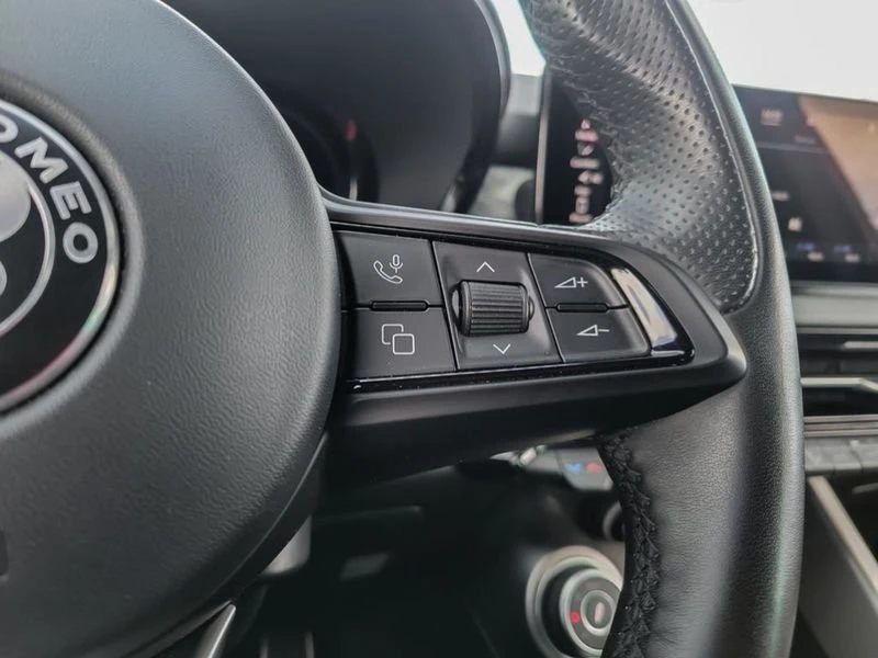 2023 Alfa Romeo Tonale - Image 10 of 19