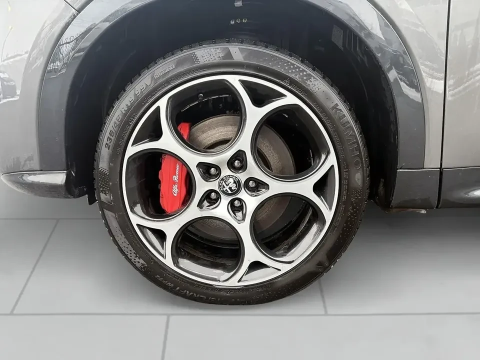 2023 Alfa Romeo Tonale - Image 8 of 20