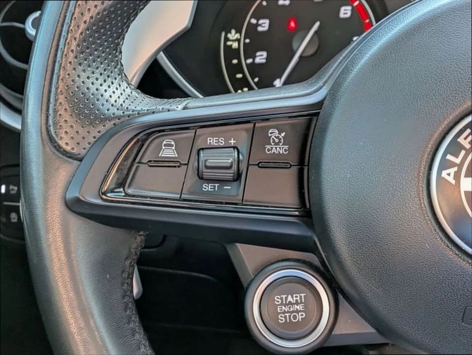 2023 Alfa Romeo Giulia - Image 18 of 19