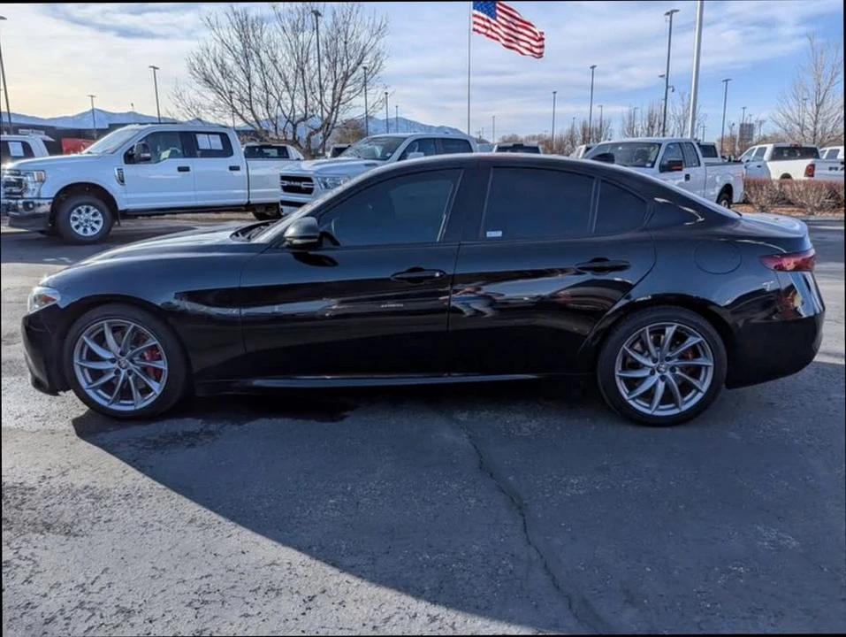 2023 Alfa Romeo Giulia - Image 9 of 19
