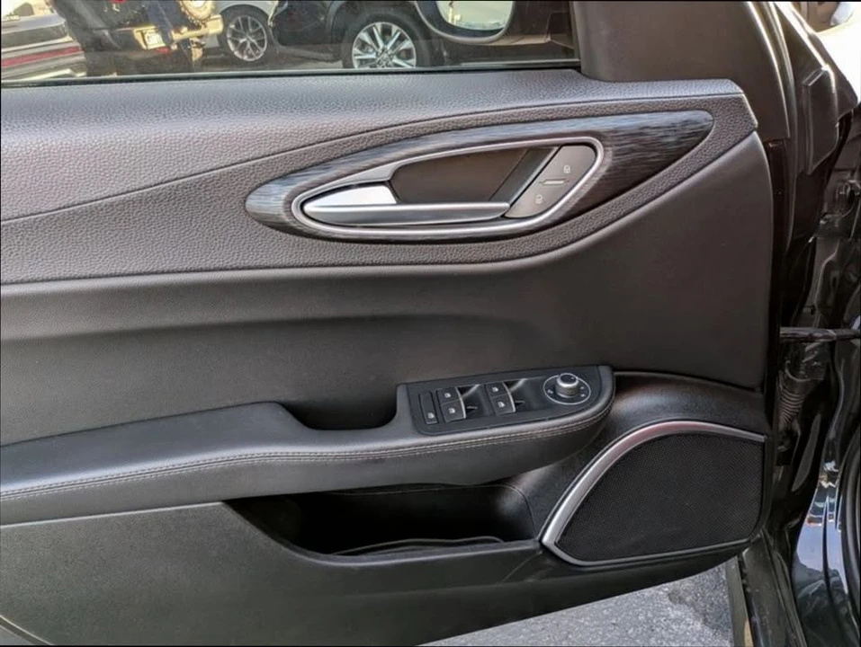 2023 Alfa Romeo Giulia - Image 13 of 19