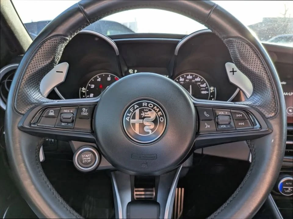 2023 Alfa Romeo Giulia - Image 17 of 19