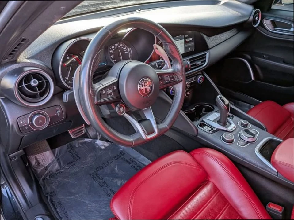 2023 Alfa Romeo Giulia - Image 16 of 19
