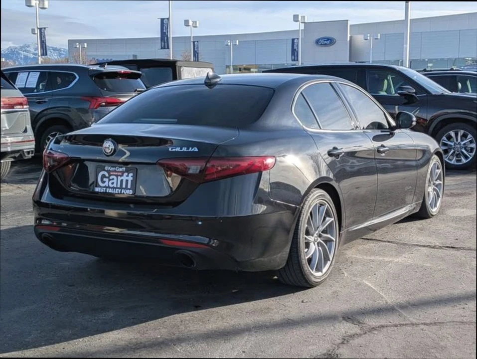 2023 Alfa Romeo Giulia - Image 3 of 19