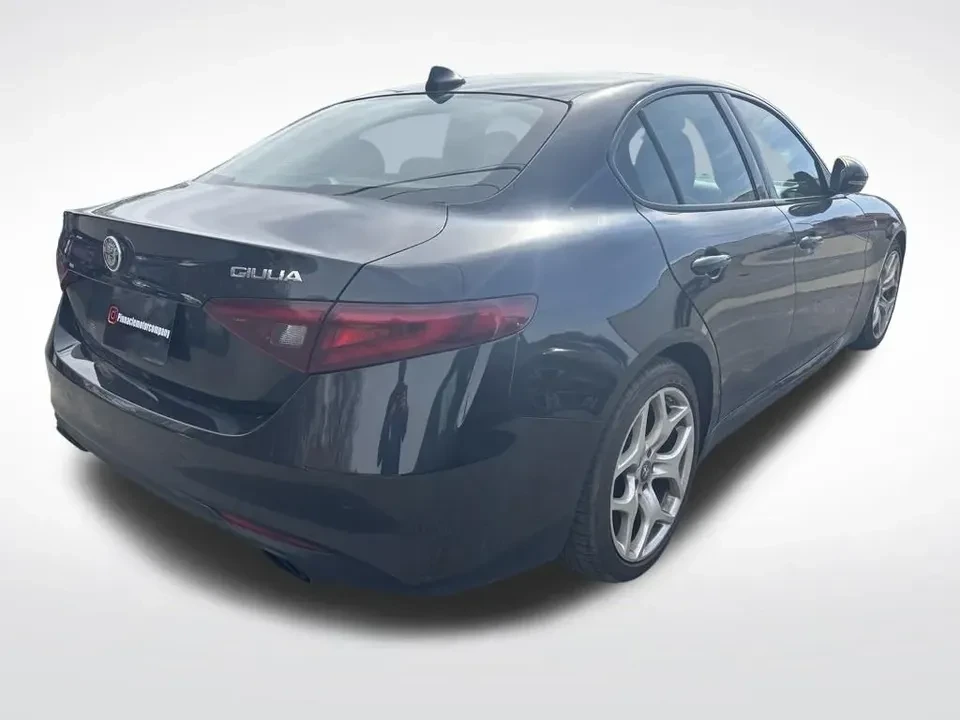 2023 Alfa Romeo Giulia - Image 11 of 20
