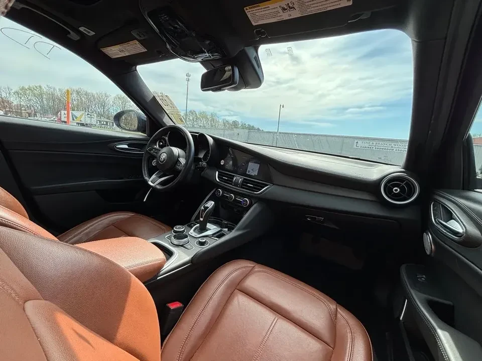 2023 Alfa Romeo Giulia - Image 14 of 20