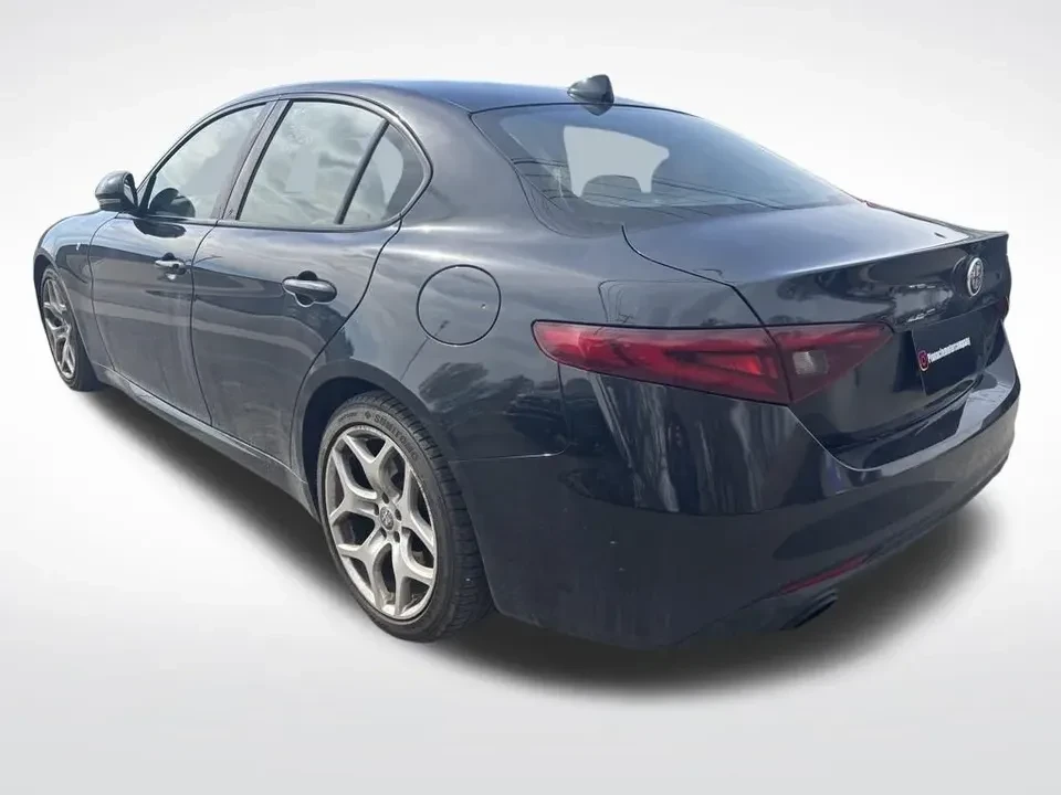 2023 Alfa Romeo Giulia - Image 17 of 20