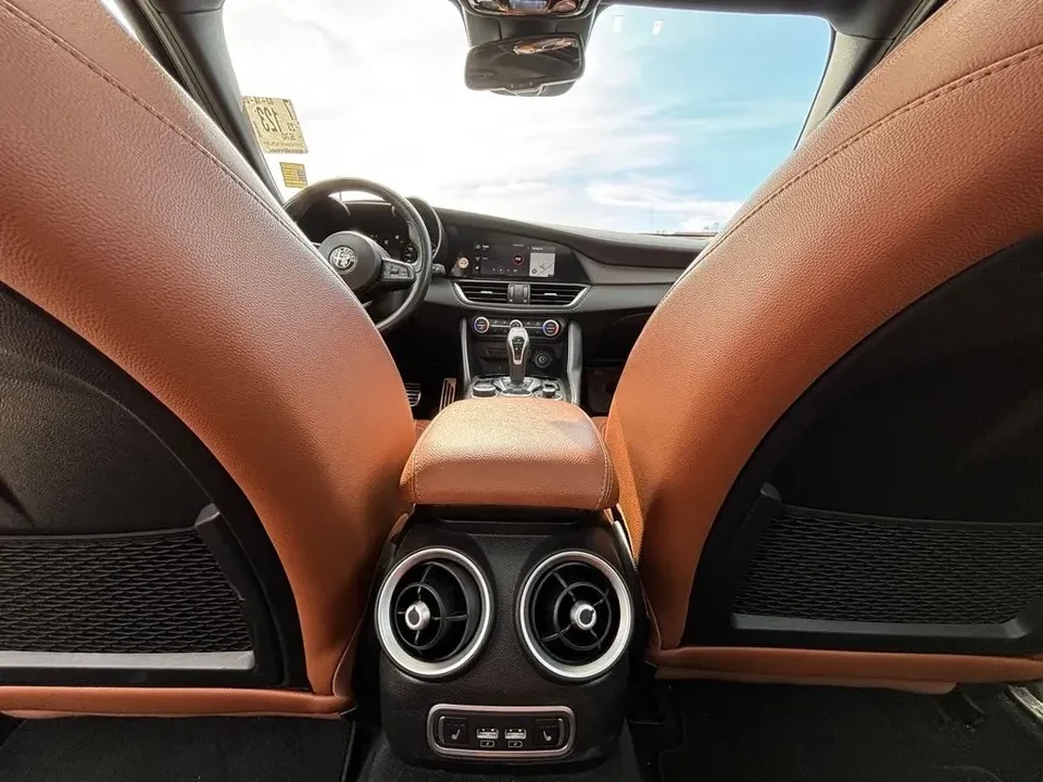 2023 Alfa Romeo Giulia - Image 15 of 20
