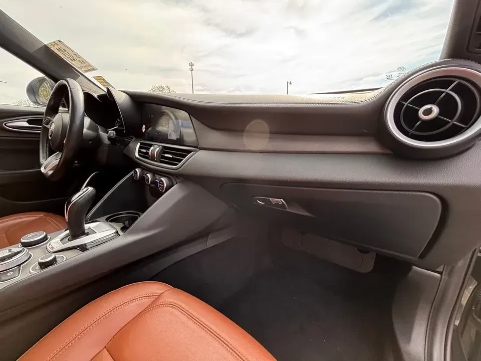 2023 Alfa Romeo Giulia - Image 20 of 20