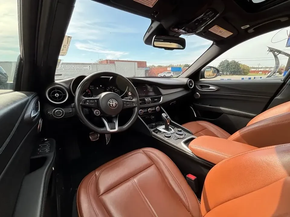 2023 Alfa Romeo Giulia - Image 4 of 20