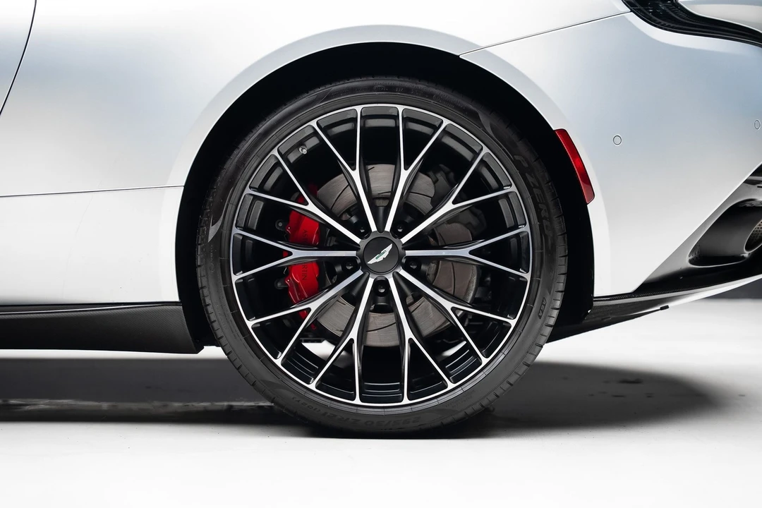 2023 Aston Martin DB11 - Image 22 of 31