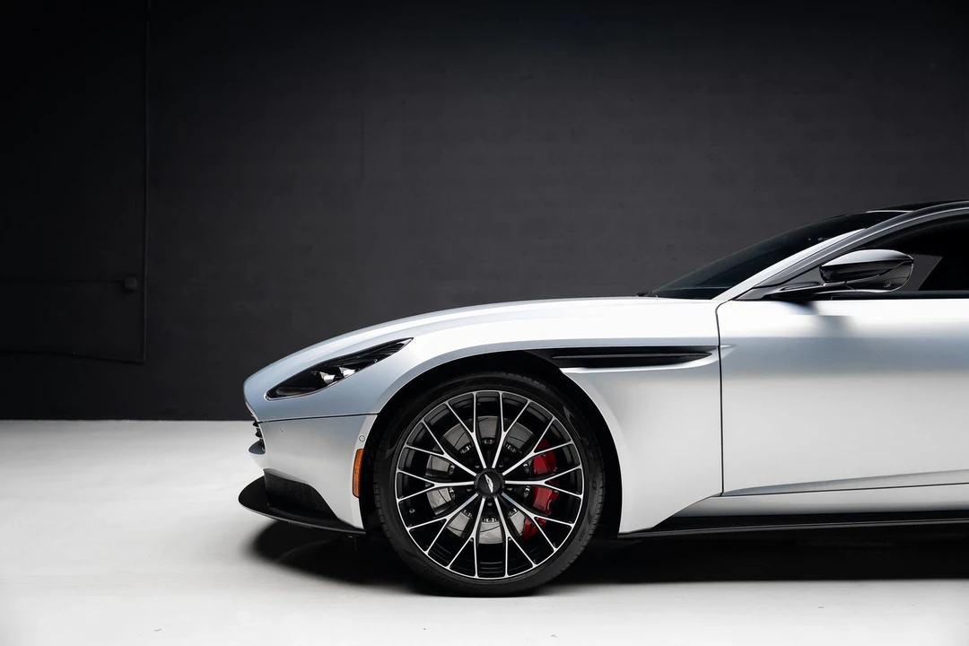 2023 Aston Martin DB11 - Image 19 of 31