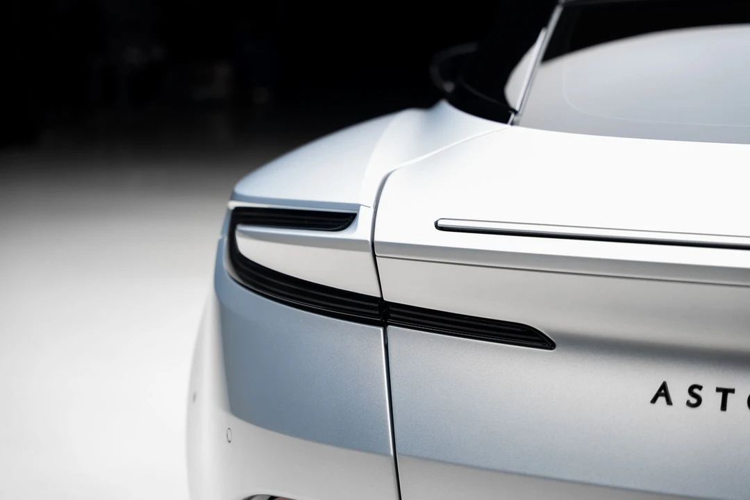 2023 Aston Martin DB11 - Image 29 of 31