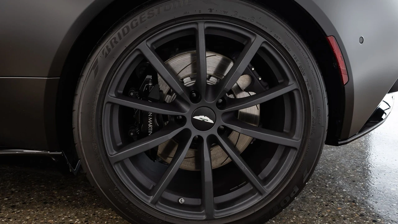 2023 Aston Martin DB11 V12 - Image 31 of 31
