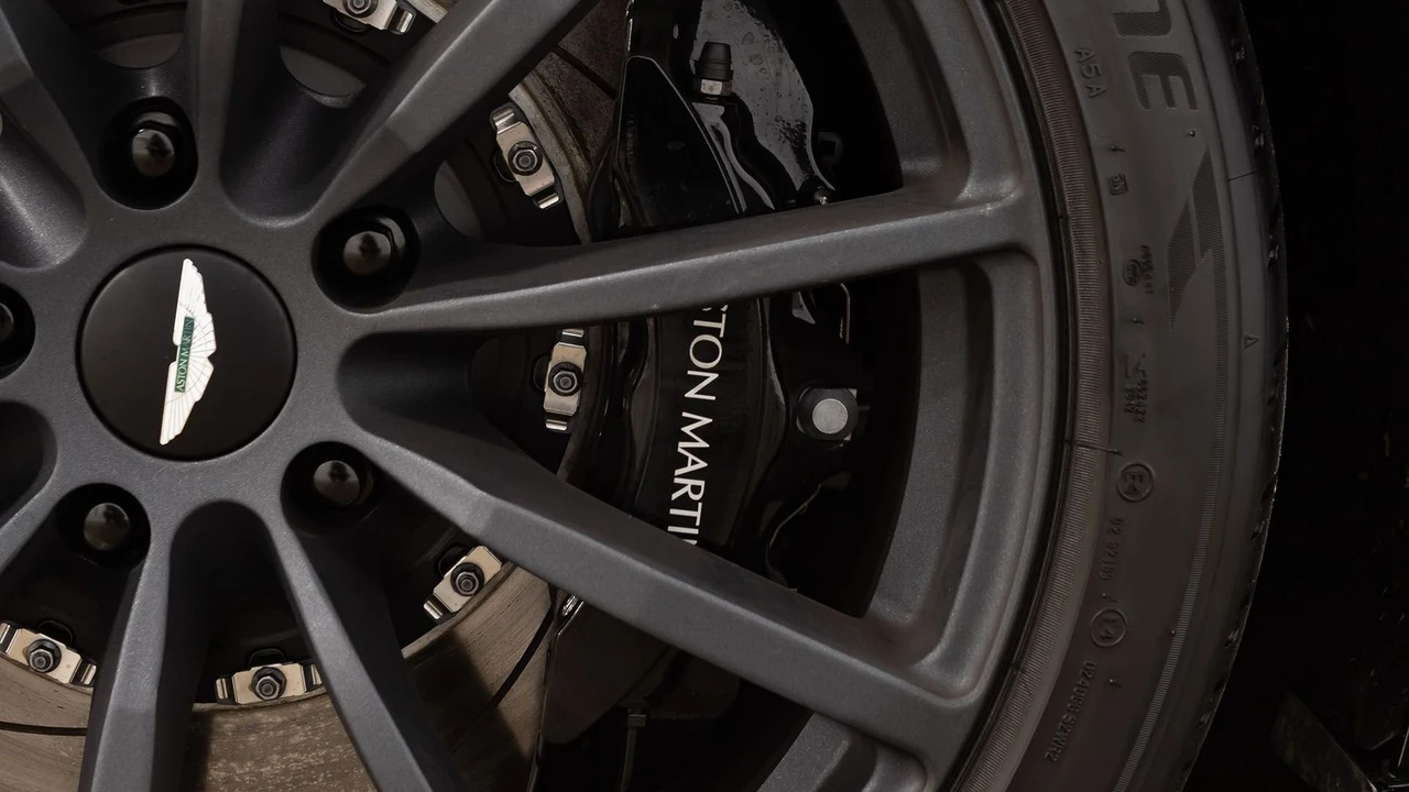 2023 Aston Martin DB11 V12 - Image 29 of 31