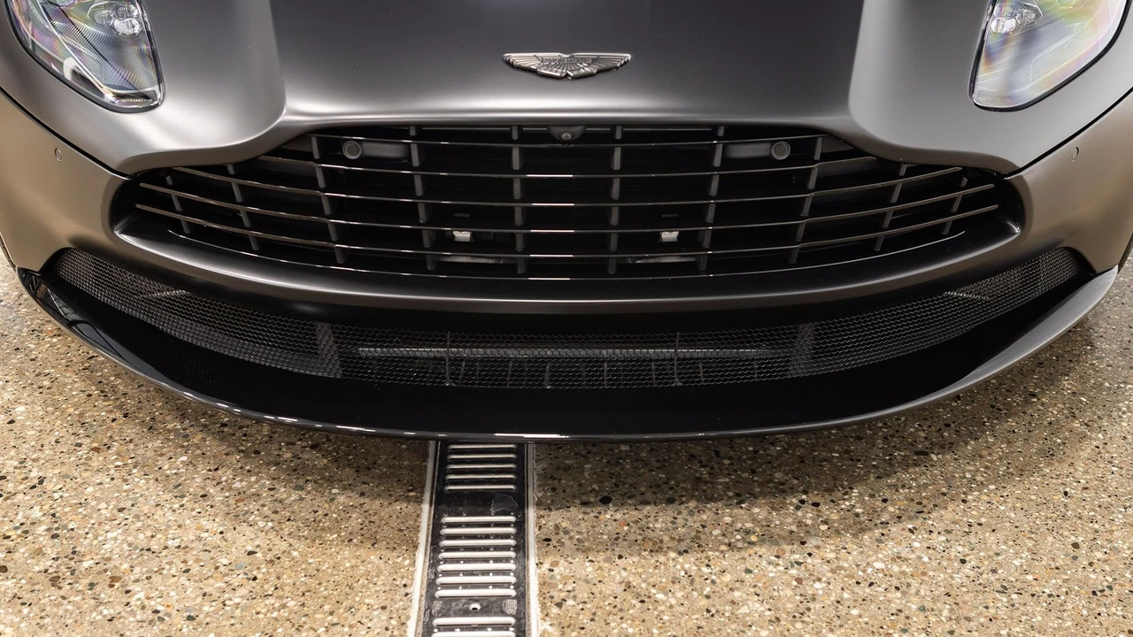 2023 Aston Martin DB11 V12 - Image 26 of 31
