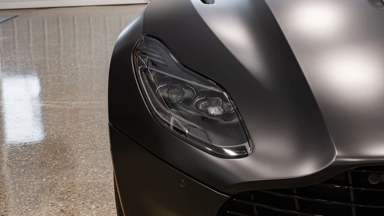 2023 Aston Martin DB11 V12 - Image 17 of 31