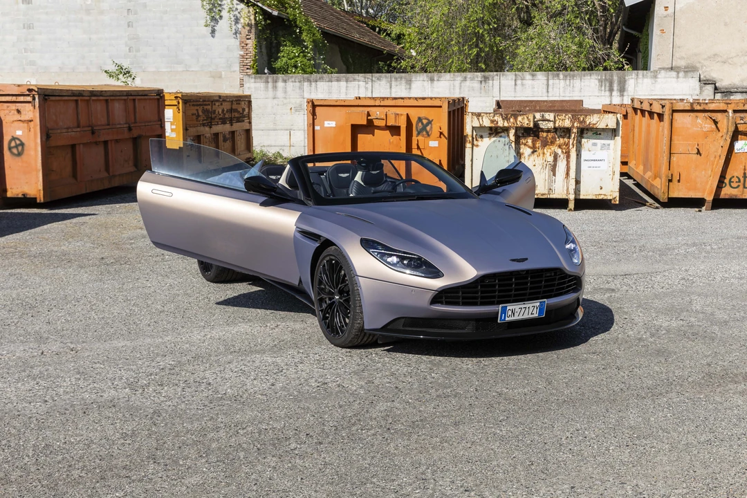 2023 Aston Martin DB11 Volante - Image 12 of 31