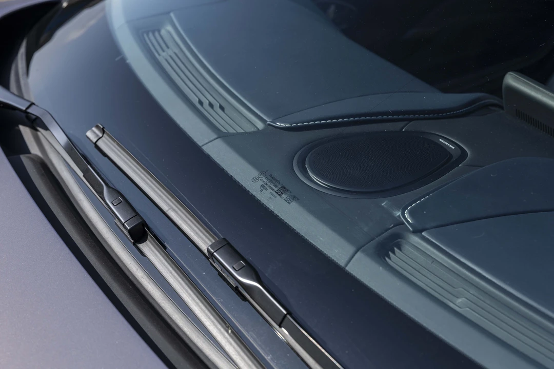 2023 Aston Martin DB11 Volante - Image 27 of 31