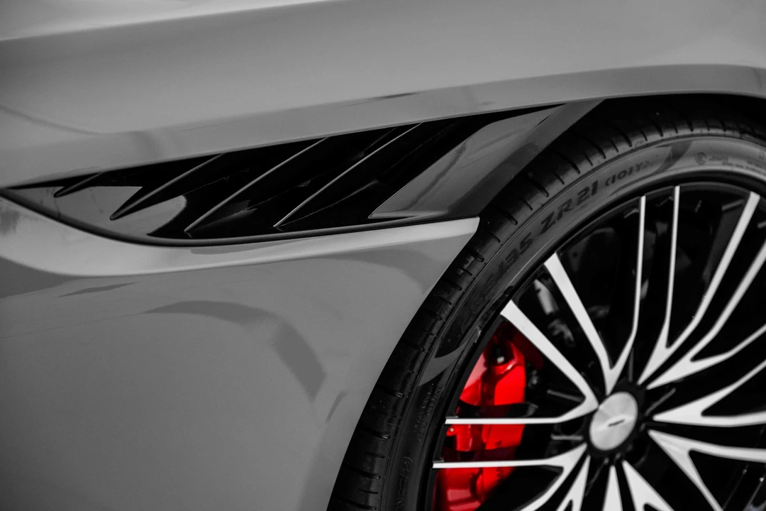 2023 Aston Martin DBS Superleggera - Image 14 of 31