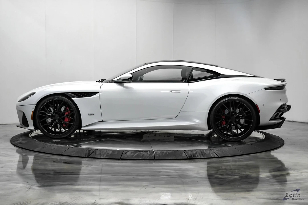 2023 Aston Martin DBS Superleggera - Image 7 of 31
