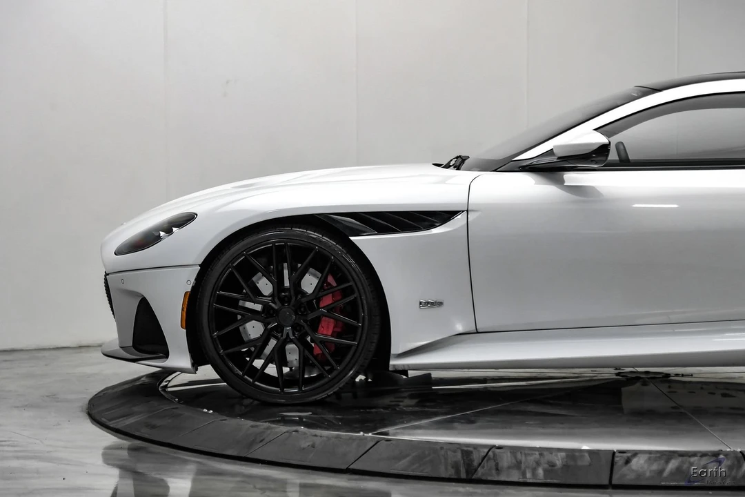 2023 Aston Martin DBS Superleggera - Image 9 of 31