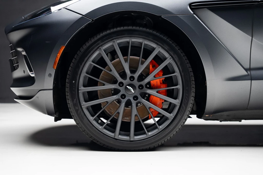 2023 Aston Martin DBX - Image 19 of 31