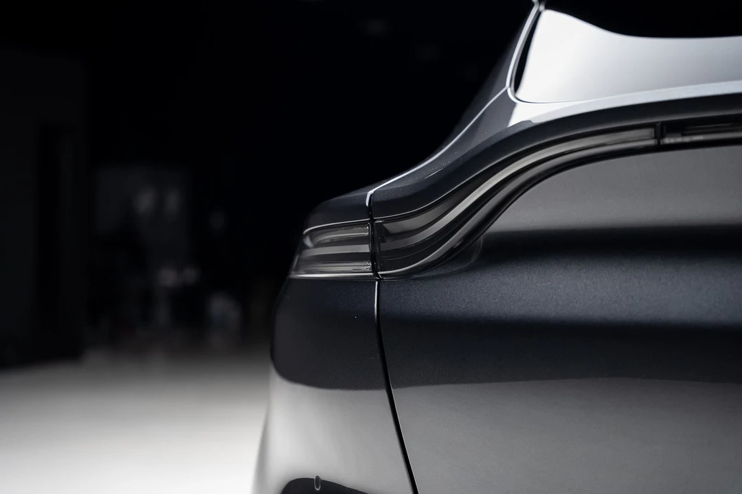 2023 Aston Martin DBX - Image 27 of 31