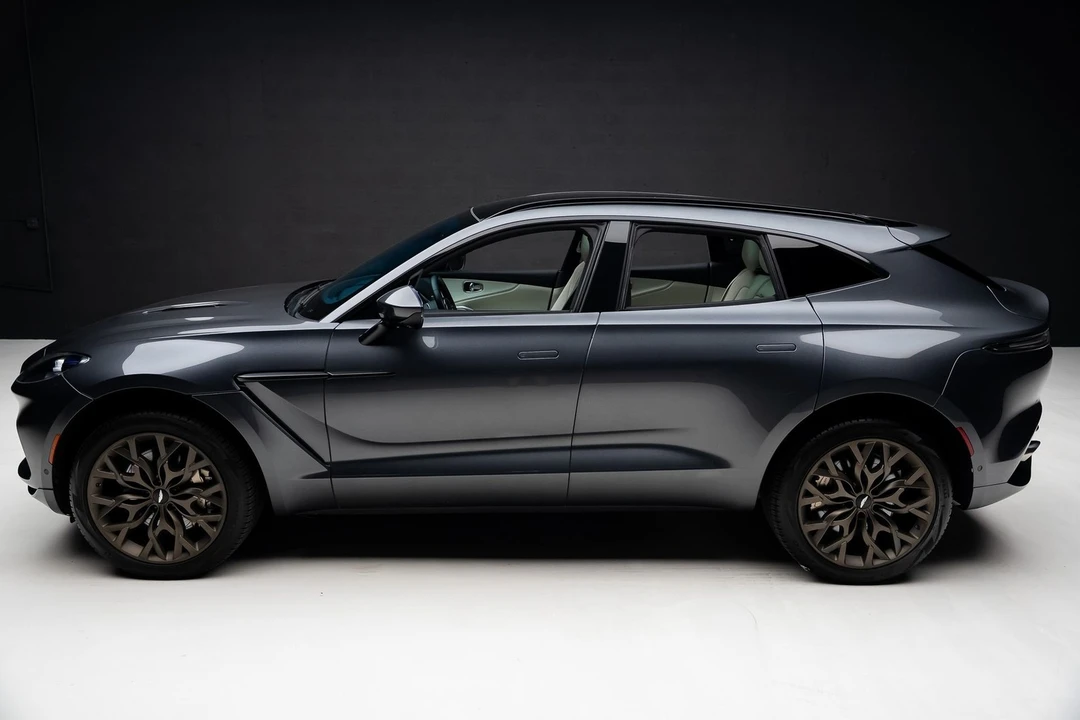 2023 Aston Martin DBX - Image 16 of 31