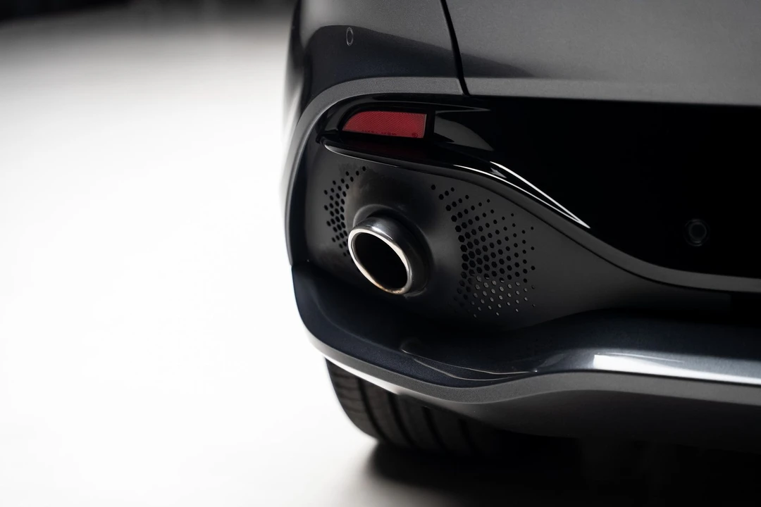 2023 Aston Martin DBX - Image 30 of 31