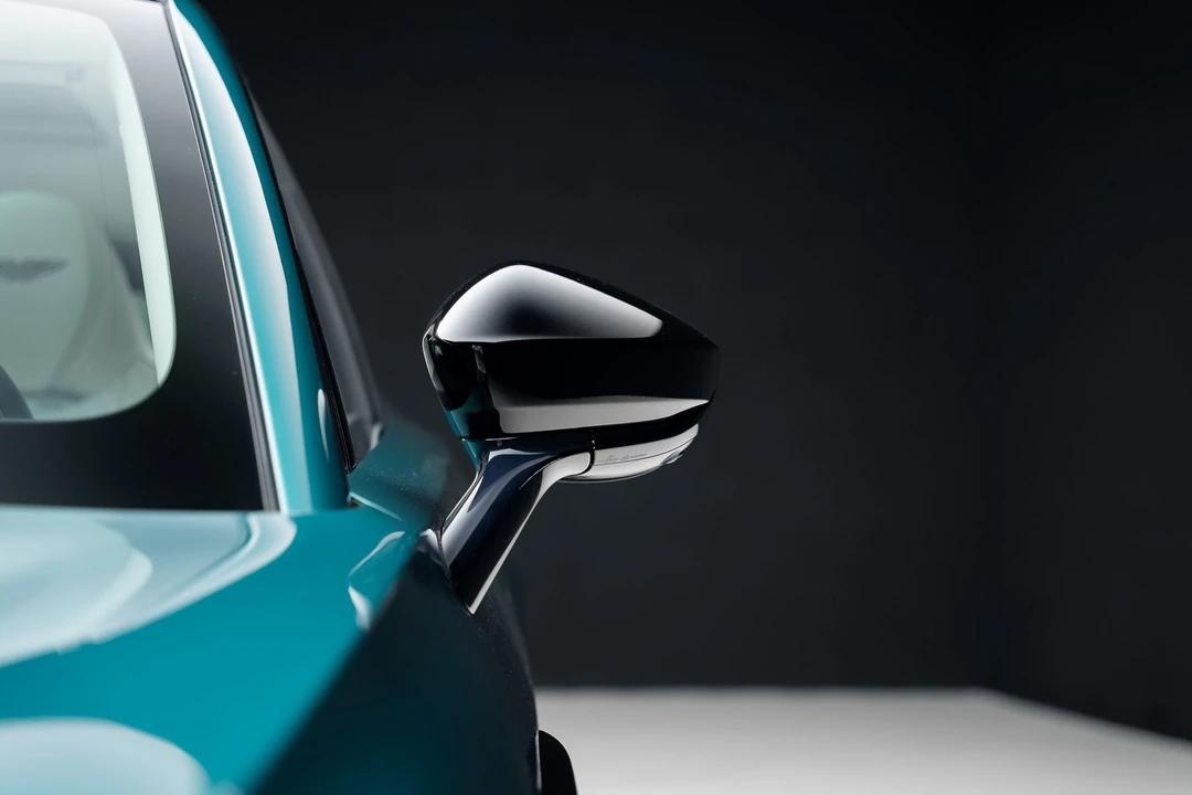 2023 Aston Martin DBX - Image 15 of 31