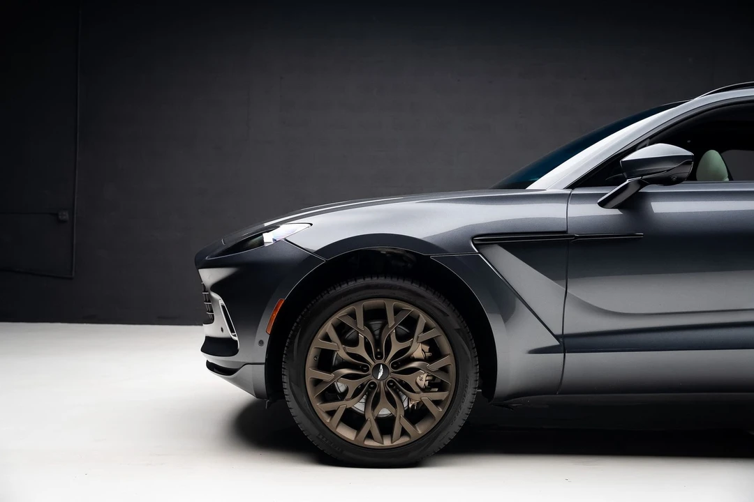 2023 Aston Martin DBX - Image 18 of 31