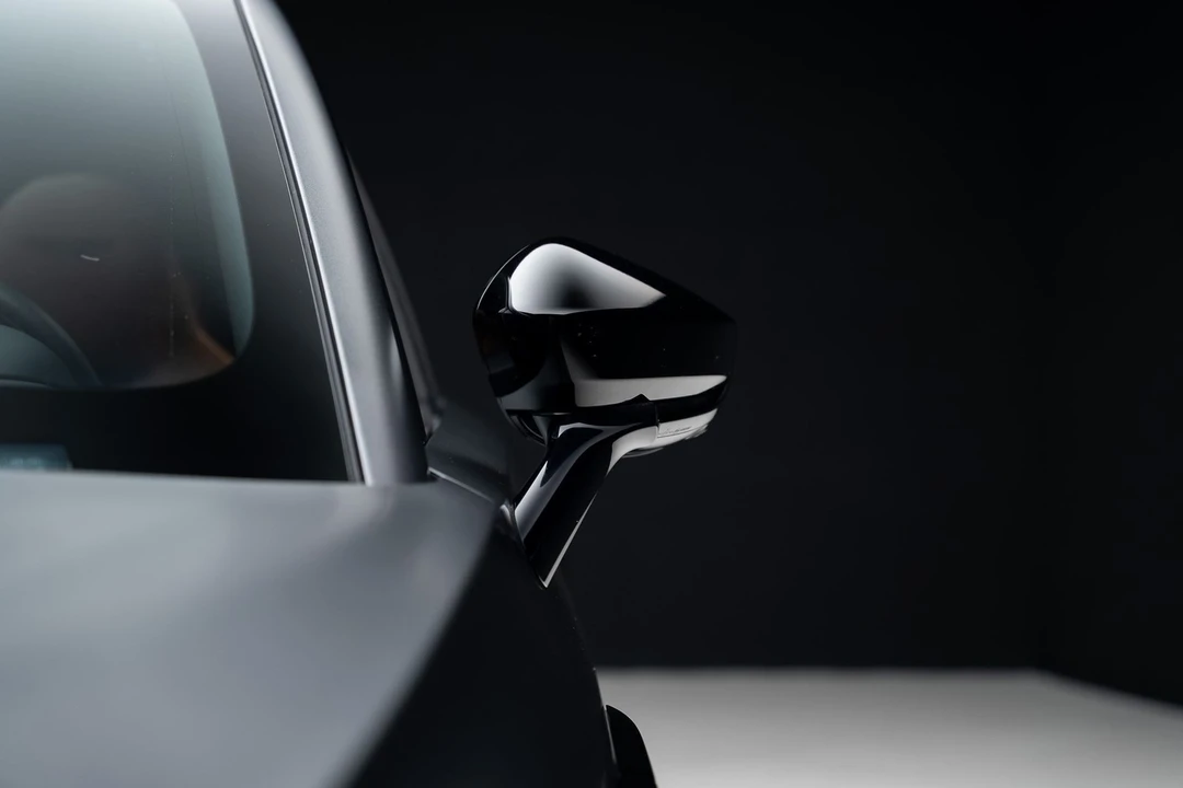 2023 Aston Martin DBX - Image 15 of 31
