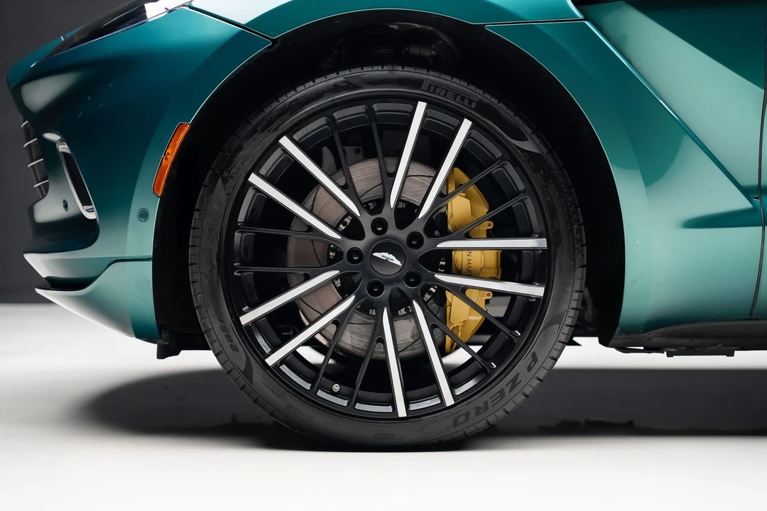 2023 Aston Martin DBX - Image 19 of 31